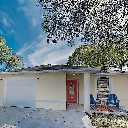 New Listing! “Butterfly Bungalow” In City Center Home Tampa Extérieur photo